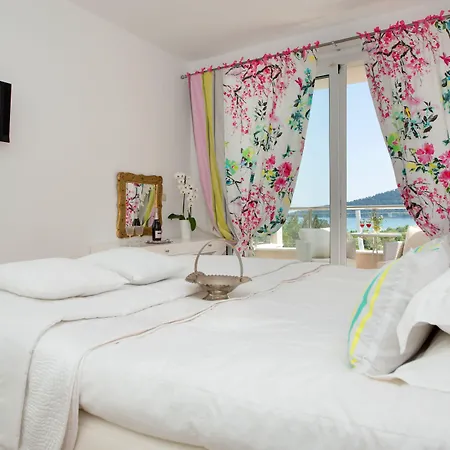 Mare Monte Small Boutique Chrisi Ammoudia