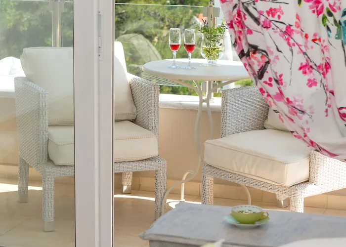 Mare Monte Small Boutique