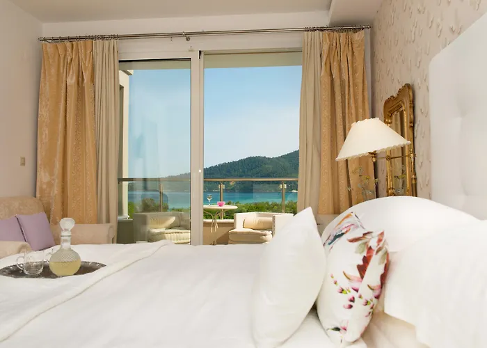 Mare Monte Small Boutique