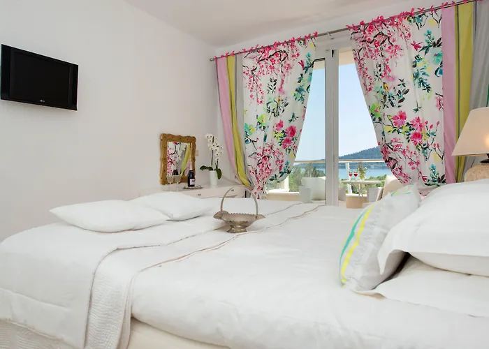 Mare Monte Small Boutique Chrisi Ammoudia