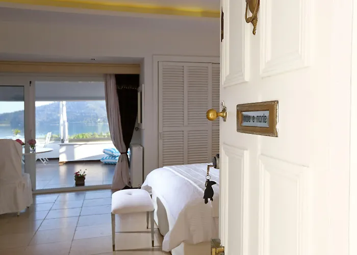 Mare Monte Small Boutique Chrisi Ammoudia