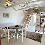 Mare Monte Small Boutique 크리시 아모우디아