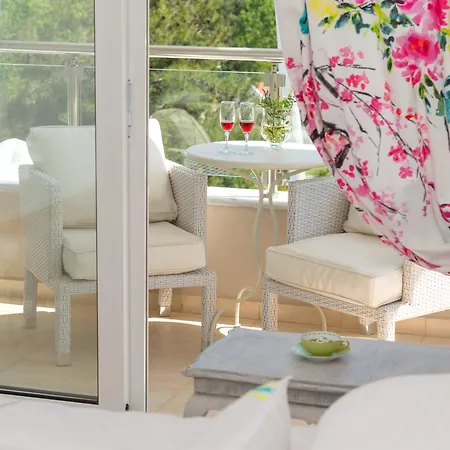 Mare Monte Small Boutique