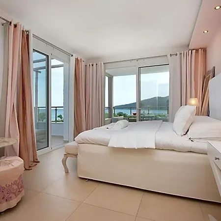 Mare Monte Small Boutique Chrysi Ammoudia