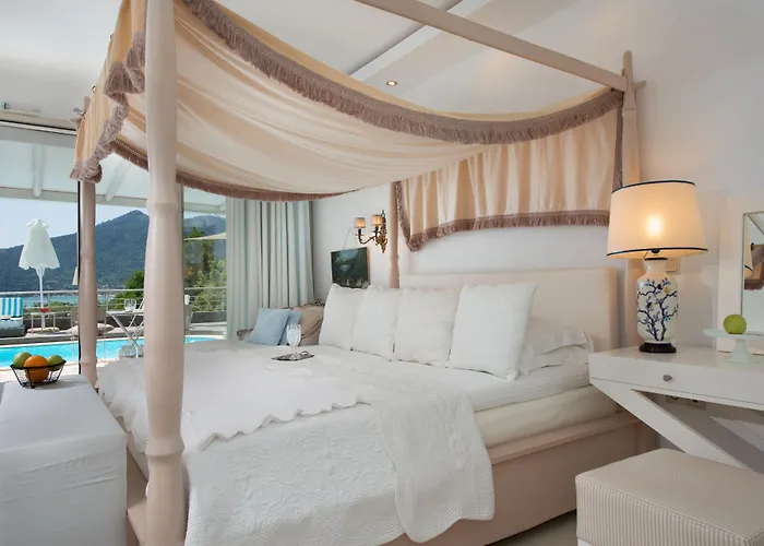 Mare Monte Small Boutique Chrysi Ammoudia